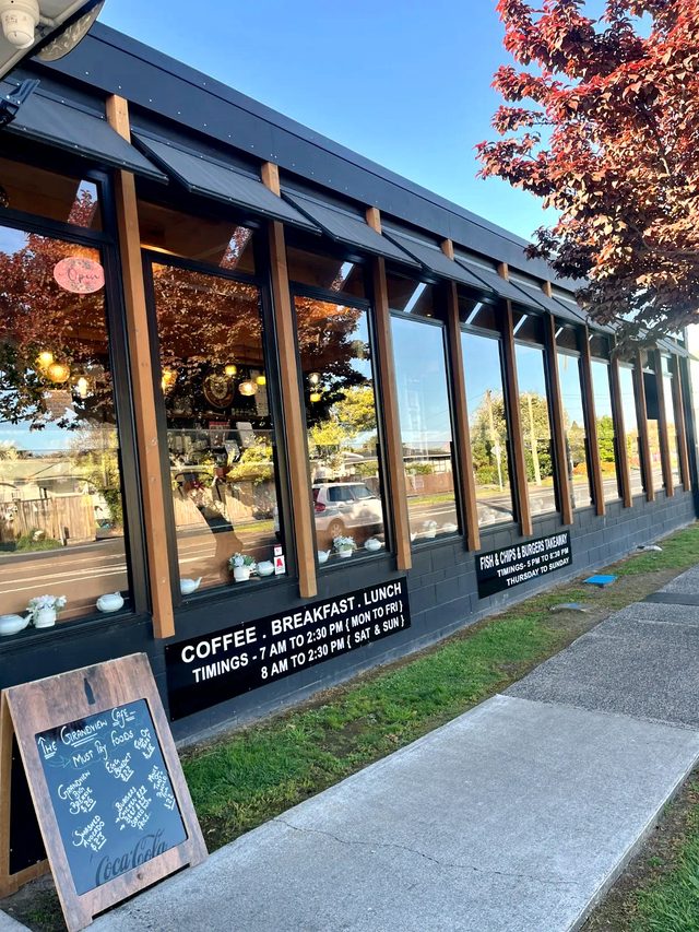 The Grandview Cafe in Nawton: photo 3