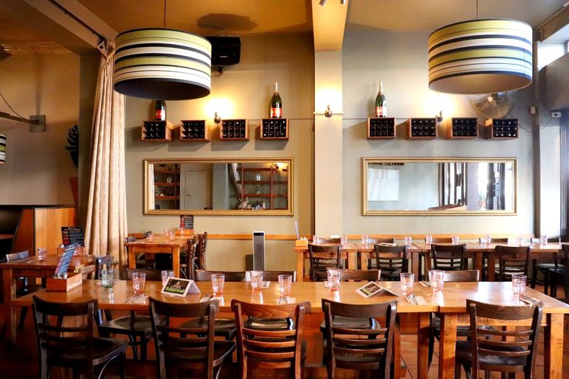 Iguana Street Bar & Restaurant in Hamilton Central — photo 2