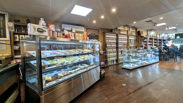 Coffee & Tea Lovers  in Epsom: photo 5