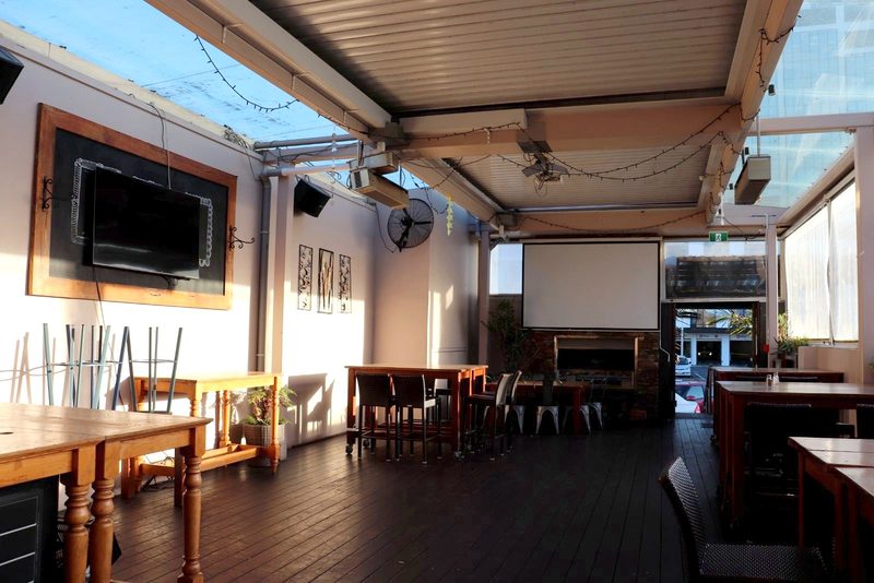 Iguana Street Bar & Restaurant in Hamilton Central — photo 3