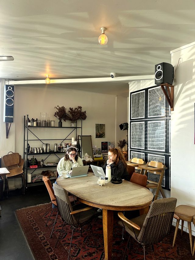 Gentle Giant Cafe  in Waltham — photo 4