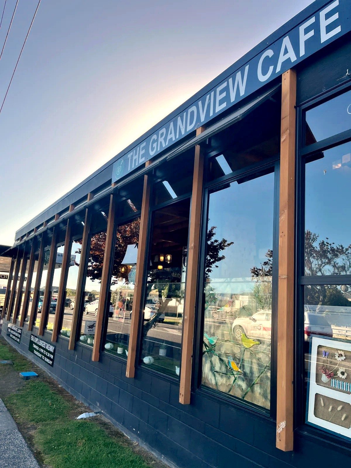 The Grandview Cafe in Nawton: photo 1