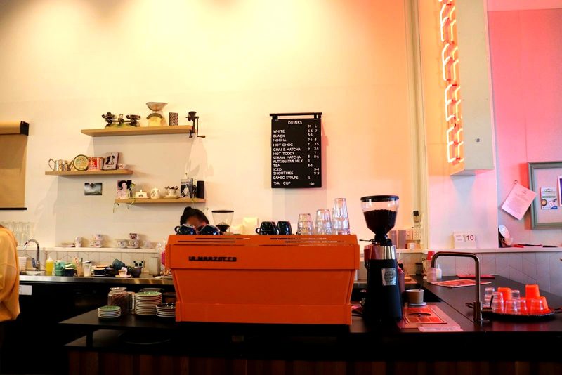 Dot & Winnies  in CBD — photo 9
